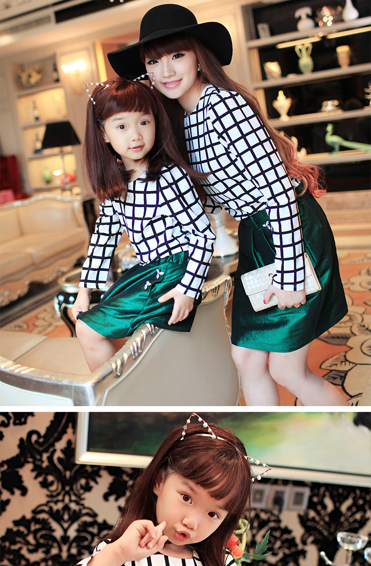 На Новый год у мамы и дочки платья принцессы ))